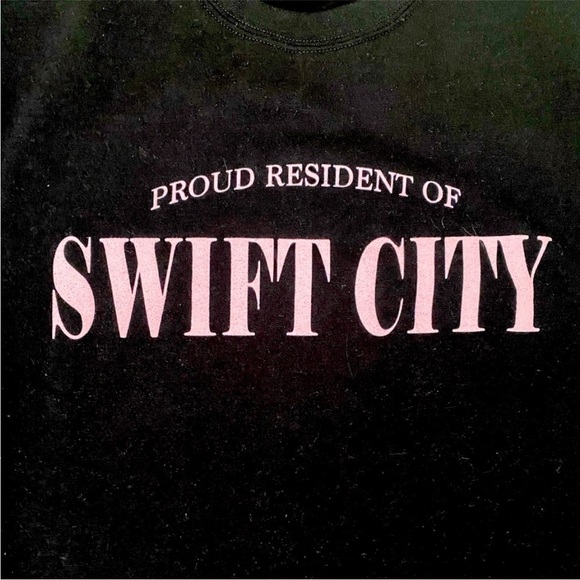 Taylor Swift Sweatshirt - Picture 3 of 4